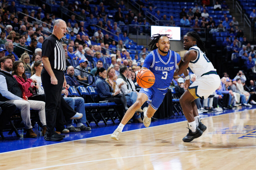 SLU guard Trey Green drives past Chicago State's Lionel Larvadain III (photo: Jeff Brown)