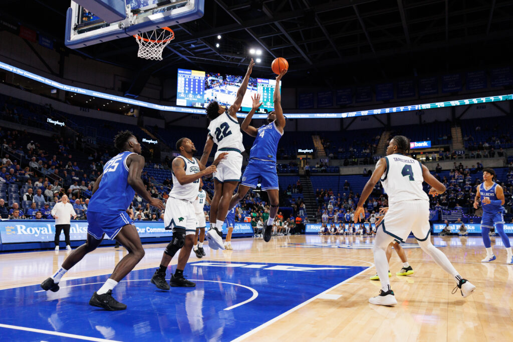 SLU sophomore guard Amari McCottry takes a shot in the lane against Chicago State (photo: Jeff Brown)