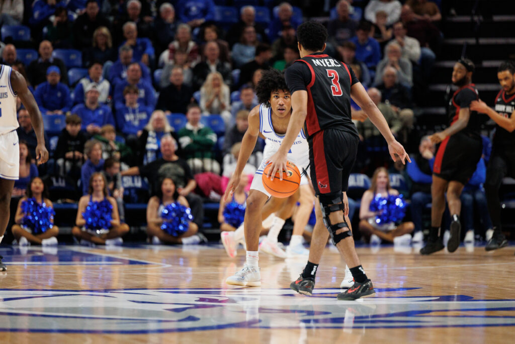 Billiken guard Kellen Thames defends SJU guard Khaafiq Myers. (photo: Jeff Brown)